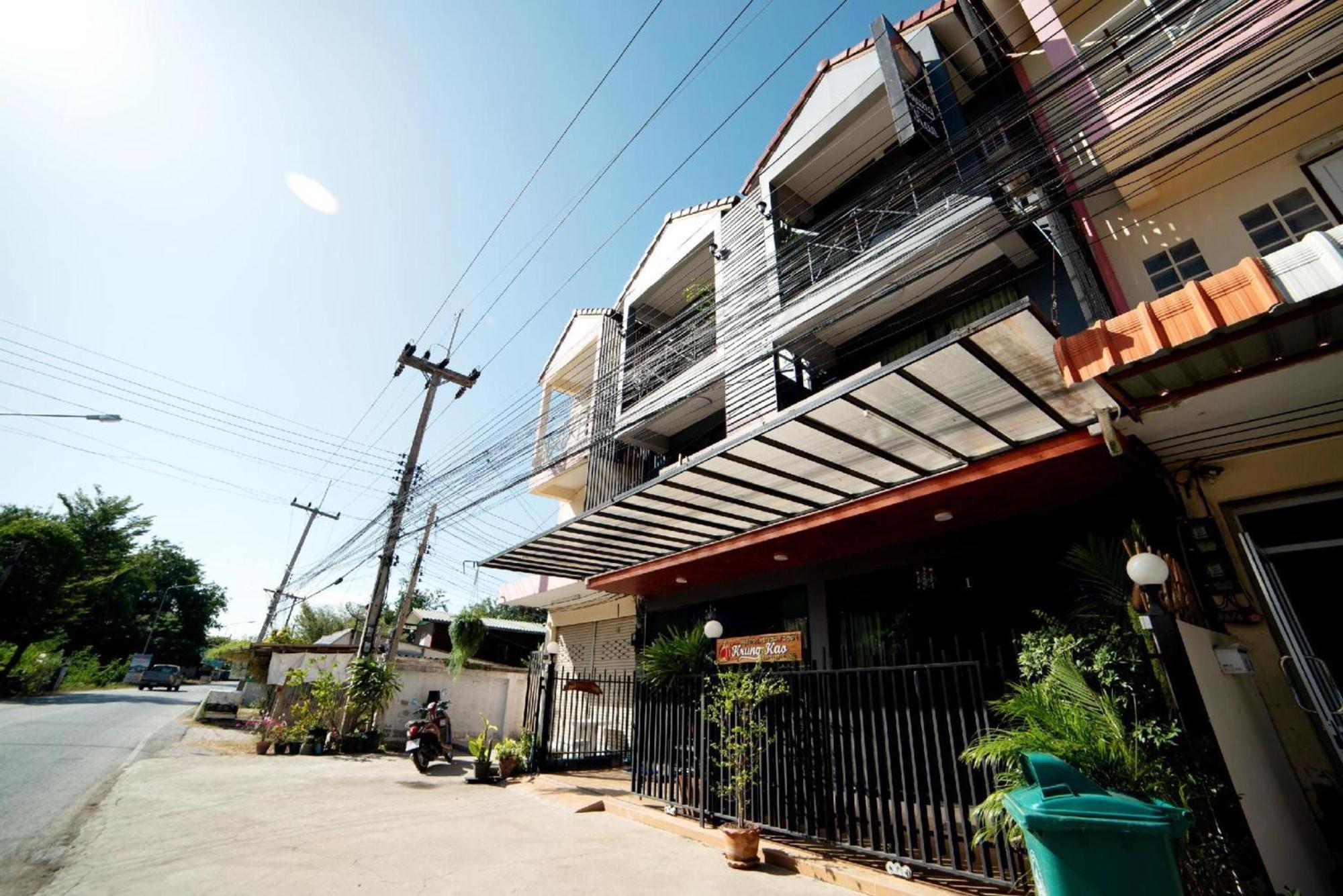 Oyo 465 Krung Kao Traveller Lodge Phra Nakhon Si Ayutthaya Buitenkant foto